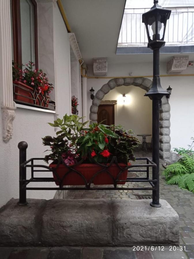 RynOK 25 Deluxe Lviv Center Appartement Buitenkant foto