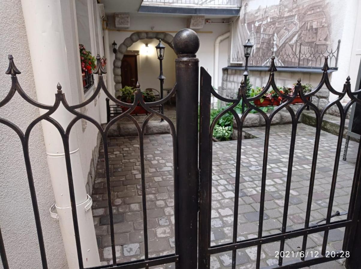 RynOK 25 Deluxe Lviv Center Appartement Buitenkant foto