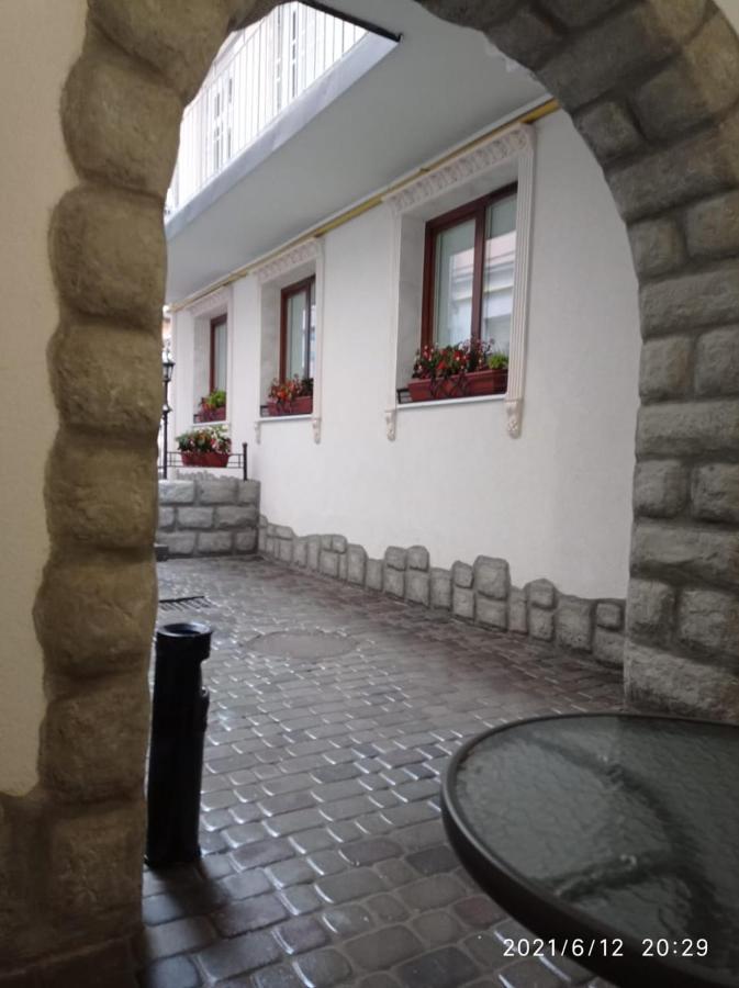 RynOK 25 Deluxe Lviv Center Appartement Buitenkant foto