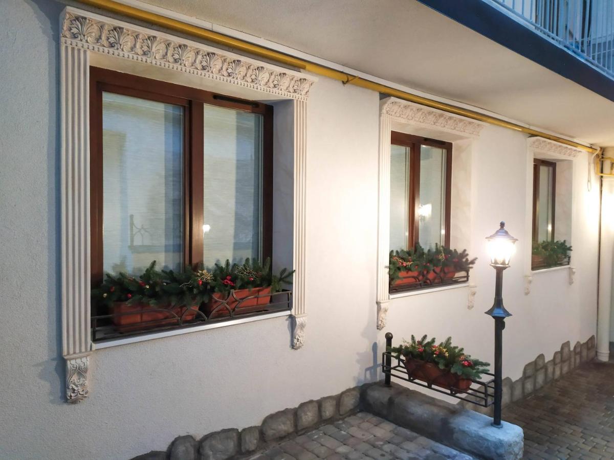 RynOK 25 Deluxe Lviv Center Appartement Buitenkant foto