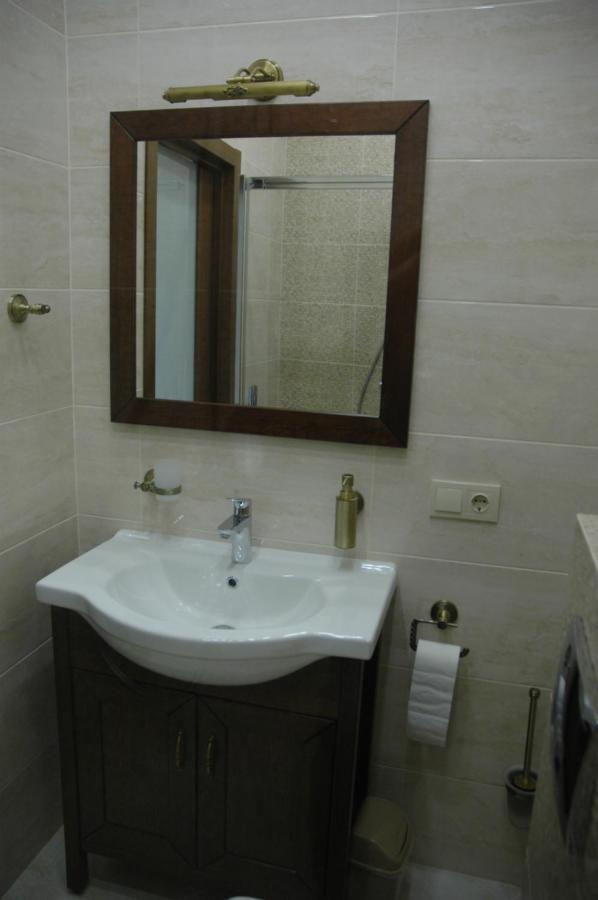 RynOK 25 Deluxe Lviv Center Appartement Buitenkant foto